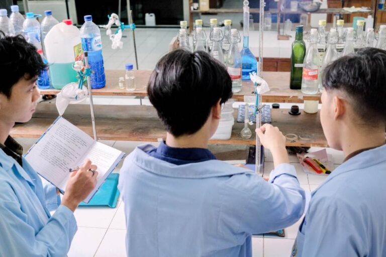 Rahasia Sukses Teknisi Laboratorium Gaji Tinggi Karir Cemerlang! Tahun ...