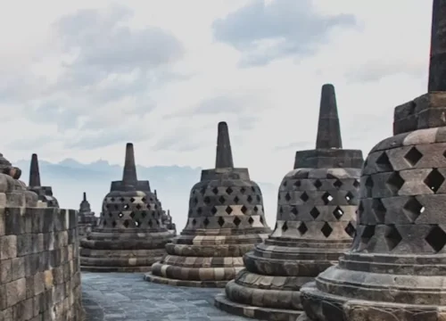 Jelajah 5 Candi Buddha Terindah: Inspirasi Libur Waisak 2025