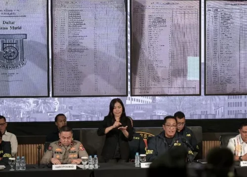 Misteri Ijazah Jokowi: Dua Profesor Meragukan, Lokasi KKN Tak Jelas