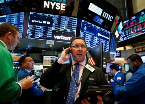 Wall Street Lesu Antisipasi Negosiasi Dagang Sengit AS-China