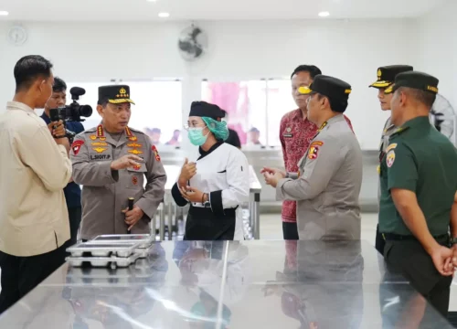 Kapolri Dukung MBG, Tinjau Fasilitas SPPG Polda Bali dan Berikan Bantuan