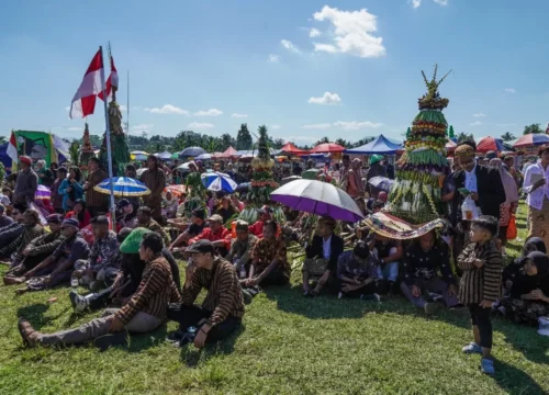 Ribuan Warga Tanjunganom Meriahkan Ruwat Bumi Mangesti Sabda Manjing Gusti