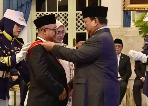 Mendikbudristek Raih Bintang Mahaputera Utama: Kisah Inspiratif di Balik Prestasi Gemilang