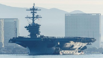 Tegang! Iran Klaim Serang Kapal Induk AS Lincoln dengan Rudal Balistik