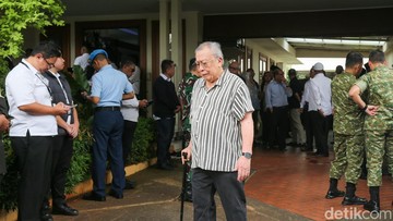 Duka Selimuti Menteng: Pelayat Berdatangan ke Rumah Try Sutrisno