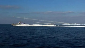 Api Membara di Selat Hormuz: Tanker Sekutu AS Jadi Sasaran Drone Iran!