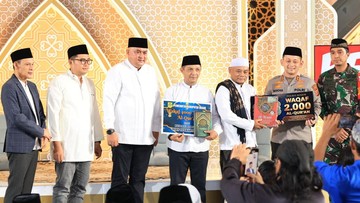 Momen Suci Nuzulul Quran: Polres Bogor Bagikan Ribuan Al-Quran!