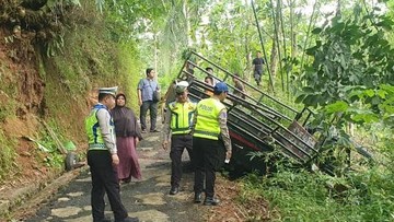 Pikap Rombongan Penjenguk Bayi Terguling di Kebumen, 3 Nyawa Melayang Tragis