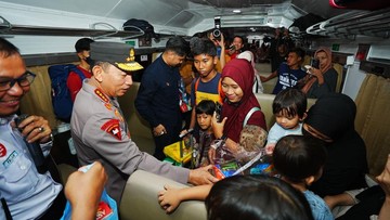 TERUNGKAP! Lonjakan Penumpang 11% di Stasiun Gubeng, Kapolri Turun Tangan!