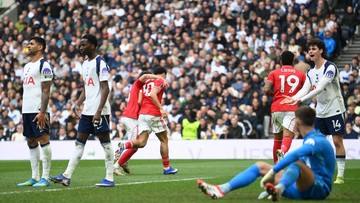 Terpuruk! Tottenham Tumbang 0-3, Bayang-bayang Degradasi Menghantui