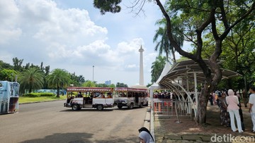 Monas Banjir Pengunjung Saat Libur Paskah: Antrean Kereta Mengular!