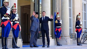 Prabowo Disambut Militer Prancis di Istana Élysée: Misi Penting di Jantung Eropa!